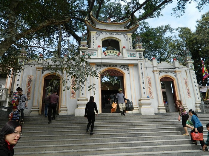 Rủ nhau đi 'thoát ế' tại những ngôi chùa cầu duyên ở Việt Nam