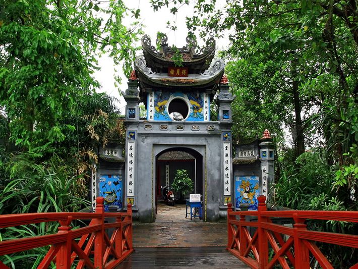 VẼ TRANH TƯỜNG đền NGỌC SƠN cầu THÊ HÚC THÁP RÙA đen trắng tri ân 25 tại  Hà Nội