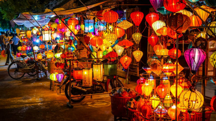 Mua sắm thả ga ở những chợ đêm nổi tiếng tại Việt Nam