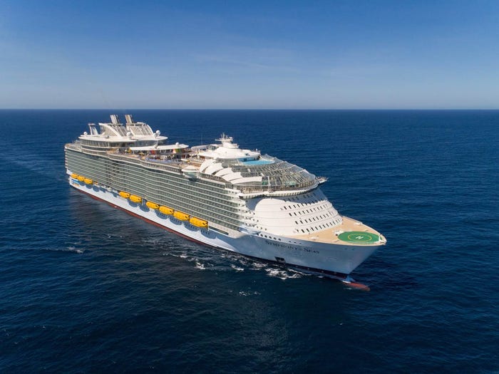 Có gì bên trong tàu du lịch lớn nhất thế giới Symphony Of The Seas?