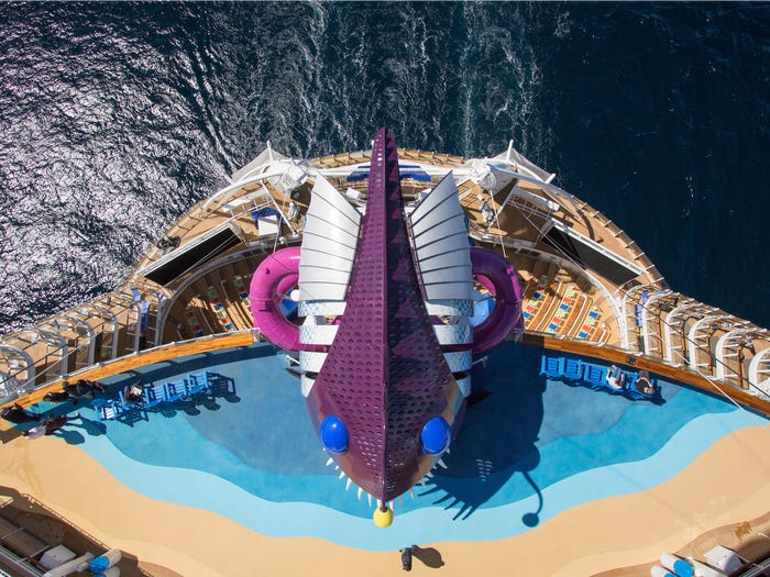 tàu du lịch lớn nhất thế giới, có gì bên trong tàu du lịch lớn nhất thế giới symphony of the seas?