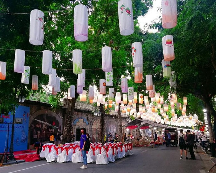 Dạo bước quên thời gian tại những khu phố đèn lồng nổi tiếng khắp Việt Nam