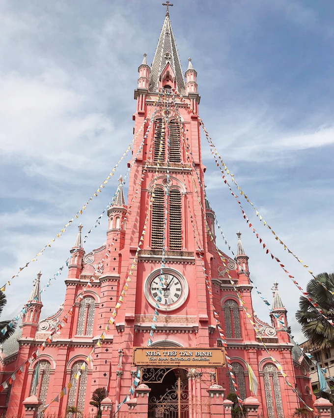Ghé thăm nhà thờ Tân Định – một trong những điểm du lịch màu hồng ấn tượng của Sài Gòn 