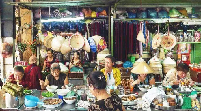 Review Chợ Bà Hoa: Ngôi nhà bình dị của người miền Trung xa xứ
