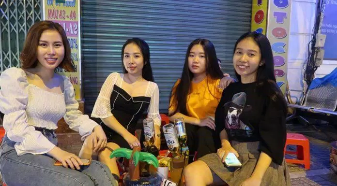 Top 6 quán bia úp ngược đang làm mưa làm bão tại Sài Gòn