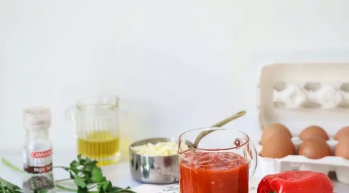 ẩm thực, món ngon, học nhanh cách làm trứng ốp la sốt cà chua cho bữa sáng vừa ngon vừa đủ chất