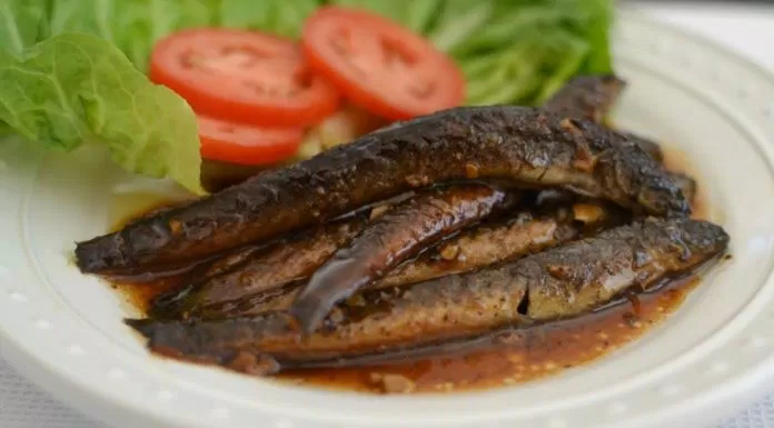 Cách nấu cá kèo kho nghệ hấp dẫn cho bữa cơm gia đình