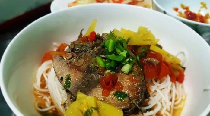 ẩm thực, món ngon, cách nấu bún cá ngừ thơm ngon cho bữa sáng chỉ trong 30 phút
