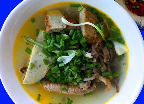 Thưởng thức hương vị biển Nha Trang với bánh canh lòng cá ngừ