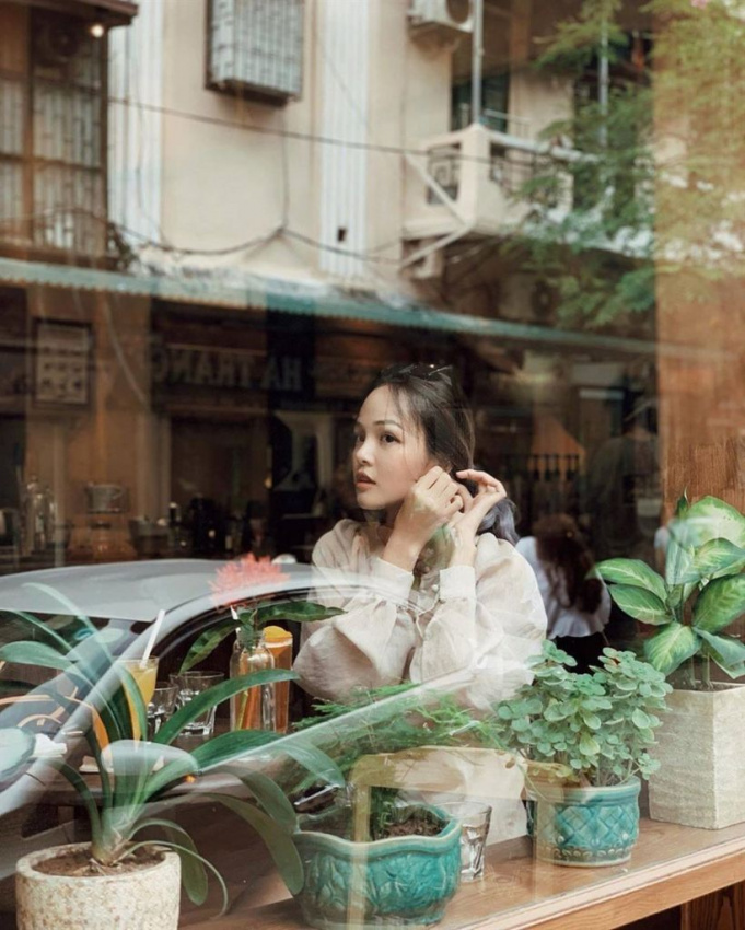 Cafe Ban Công: Ngắm phố cổ Hà Nội qua ban công nhỏ xinh