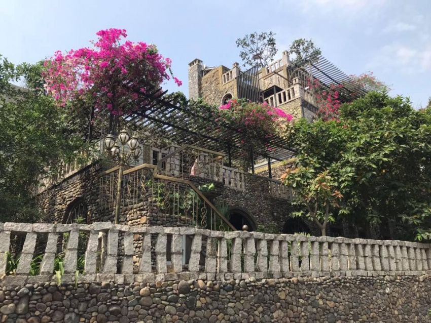 Stone Castle Cafe quận Tân Phú: tuyệt tác châu Âu giữa lòng Sài Gòn