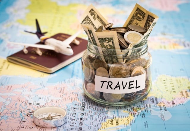 Nên đi du lịch hay để tiền tiết kiệm?