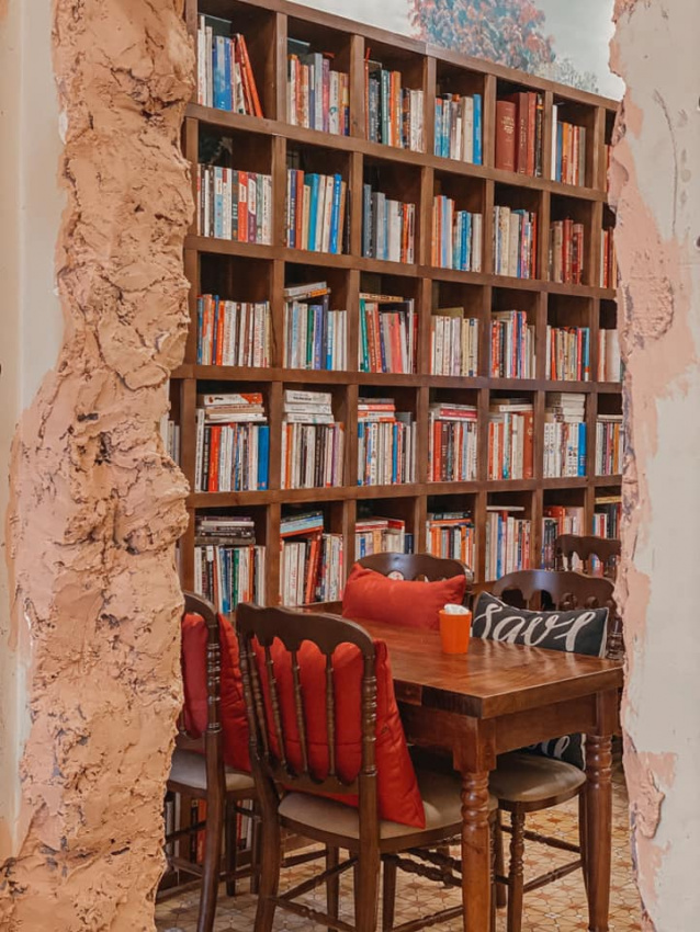 tiny post cafe trường chinh – không gian cà phê sách vintage nhẹ nhàng