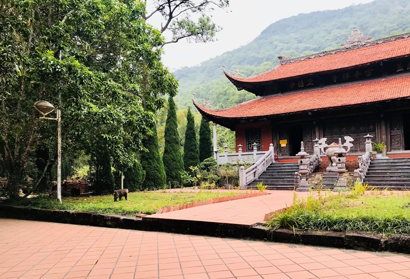 Khám phá vẻ đẹp tiên cảnh ở Chùa Lôi Âm Quảng Ninh