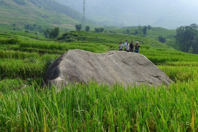 Khám phá vẻ đẹp tiềm ẩn bãi đá cổ Sapa