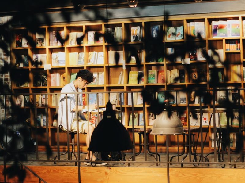 top 10 quán cà phê sách ở sài gòn dành cho tín đồ “nghiện” sách