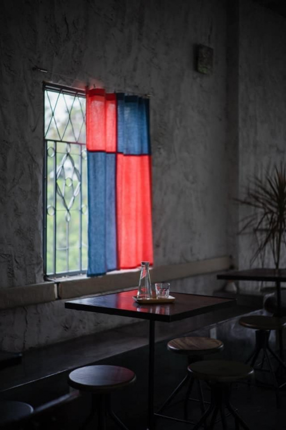 nomad cafe – quán cafe tone đen xám đẹp “mê” ở biên hòa.