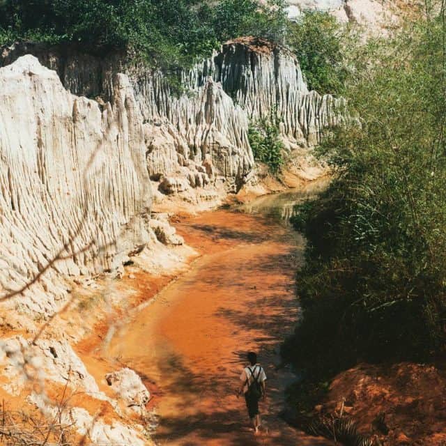 Suối Tiên Mũi Né – Bức phù điêu đỏ cam độc đáo ở Phan Thiết