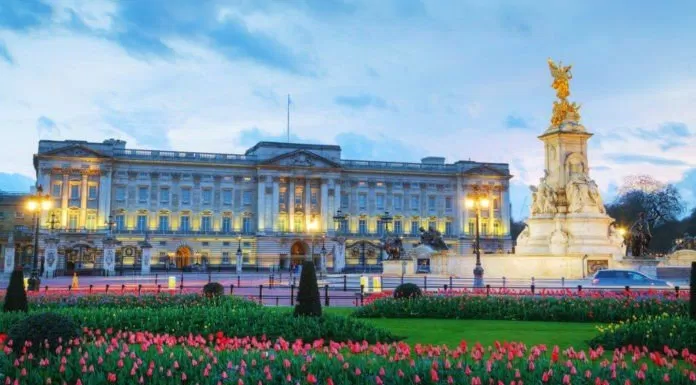Du lịch châu Âu: Khám phá cung điện Buckingham nổi tiếng ở Anh
