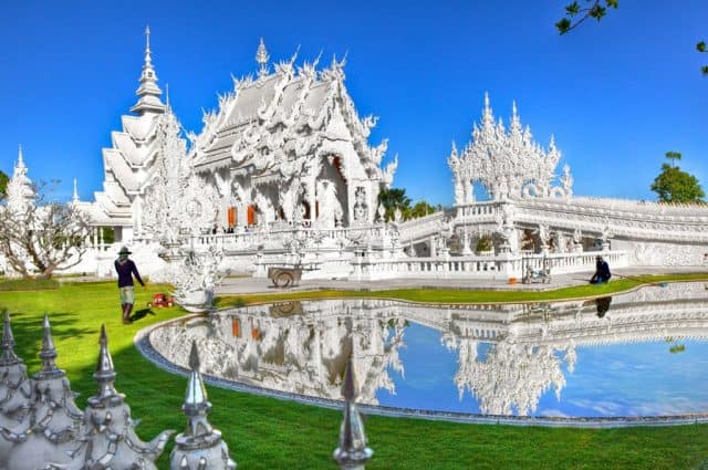 Khám phá Wat Rong Khun ngôi chùa trắng độc nhất vô nhị ở Thái Lan