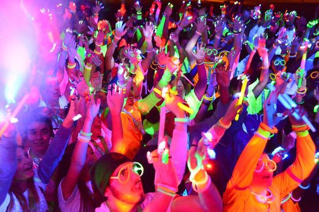 “Neon Party” tại thành phố Đà Nẵng về đêm