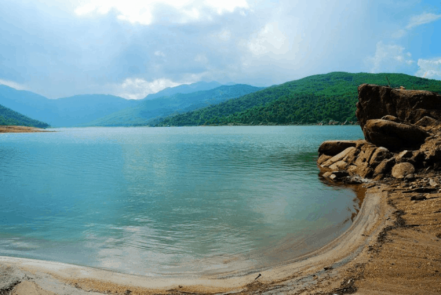 Phải lòng vẻ đẹp yên bình nơi non nước hồ Đồng Xanh – Đồng Nghệ