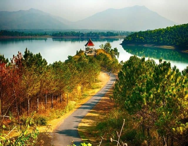 Biển Hồ – Tơ Nưng vẻ đẹp quyễn rũ ở Gia Lai