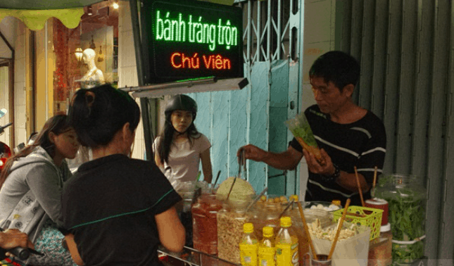 ẩm thực sài gòn, du lịch sài gòn, quán ngon sài gòn, tuc trong ngay, viet n, “ngất ngây” với món bánh tráng trộn sài gòn ăn là “nhớ”