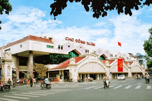Chợ Đồng Xuân địa điểm mua sắm thú vị ở Hà Nội