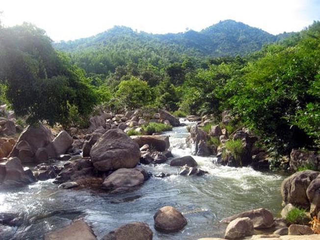 Khám phá vẻ đẹp ba con suối nổi tiếng Nha Trang