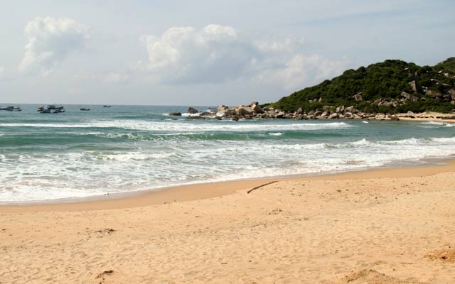 bãi biển phú yên, địa điểm phú yên, tháp nhạn, vịnh phú yên, chiêm ngưỡng 20 cảnh đẹp phú yên nổi tiếng