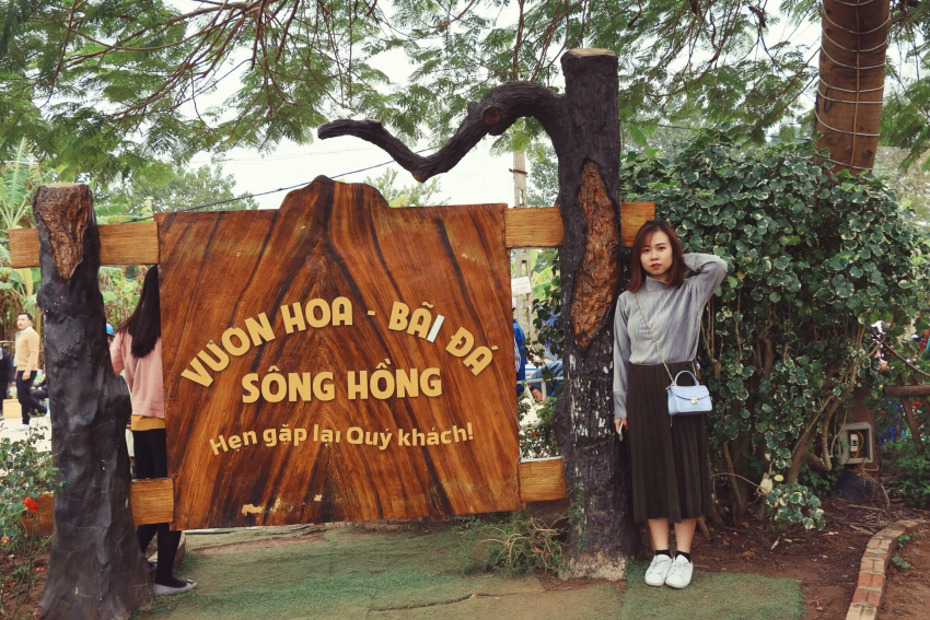 Bãi đá sông Hồng – địa điểm chụp ảnh đẹp ở Hà Nội