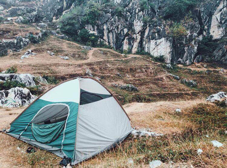 đia điểm cắm trại, địa điểm phượt, rủ nhau cắm trại dã ngoại ở cao nguyên đá núi trầm sát rạt hà nội