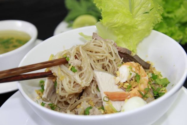 Trải nghiệm ẩm thực từ những phố ăn đêm ở Quy Nhơn