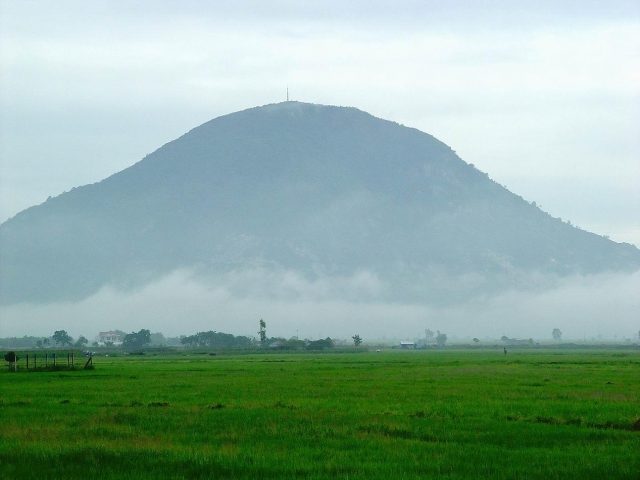 Thử cảm giác “dạo bước cùng mây” khi phượt núi Bà Đen Tây Ninh