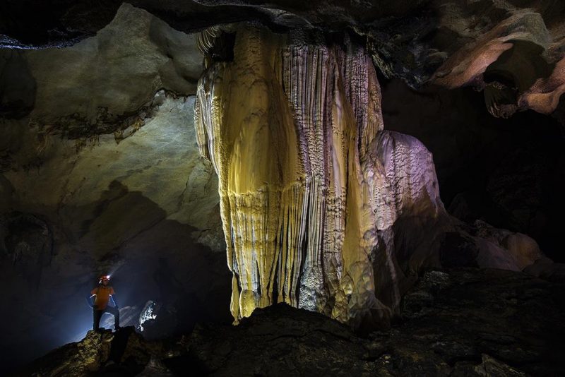 một ngày thám hiểm hang động quảng bình cùng tour khám phá hang động chà lòi
