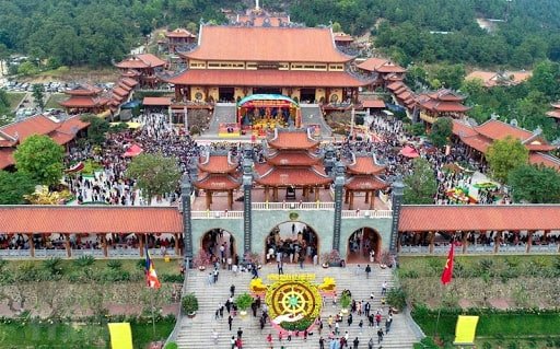 viếng thăm top 5 đền chùa ở hạ long linh thiêng và nổi tiếng nhất