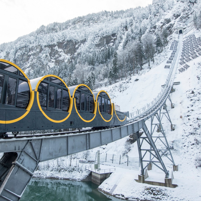Tuyến đường sắt leo núi dốc nhất thế giới ở Thụy Sĩ