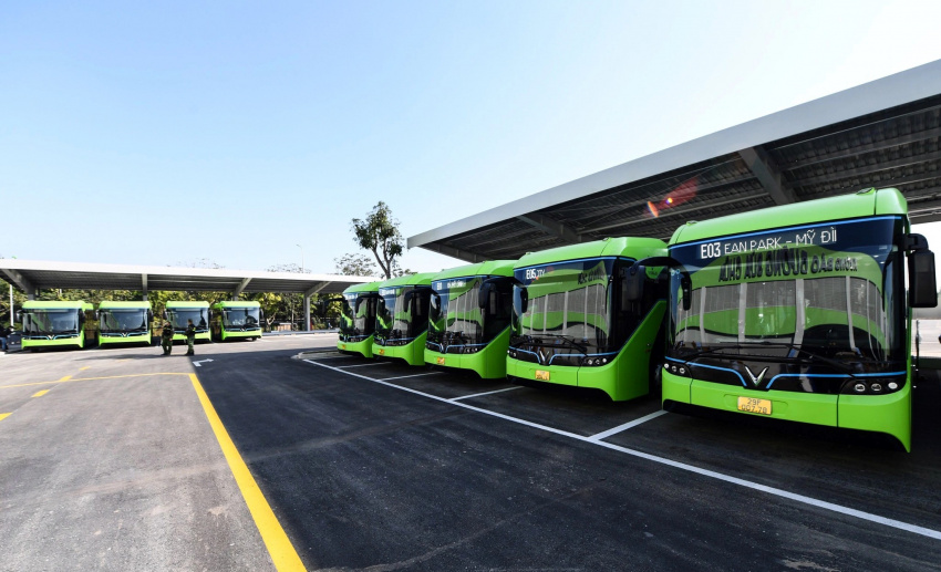 Xe Vinbus điện đầu tiên của Việt Nam chính thức hoạt động ở Hà Nội