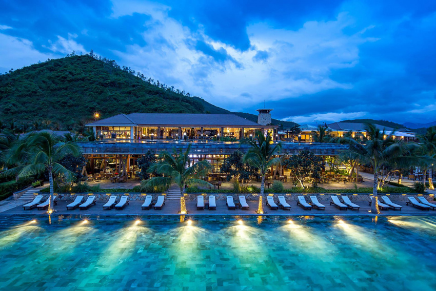 điểm danh ngay top 15 resort nha trang có bãi biển riêng