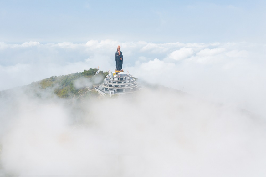 Du lịch núi Bà Đen check-in tượng Phật Bà bằng đồng cao nhất Châu Á