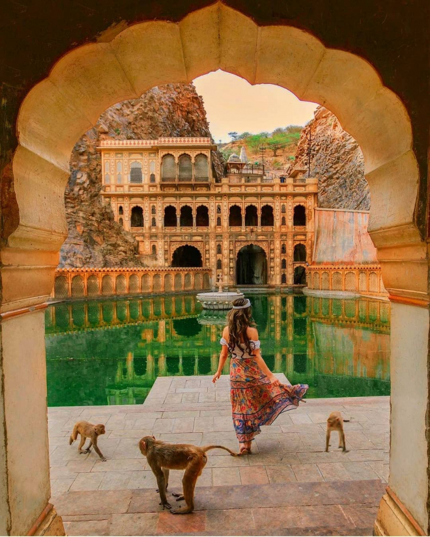 Đẹp tựa cung điện ngôi đền Galtaji ở Ấn Độ