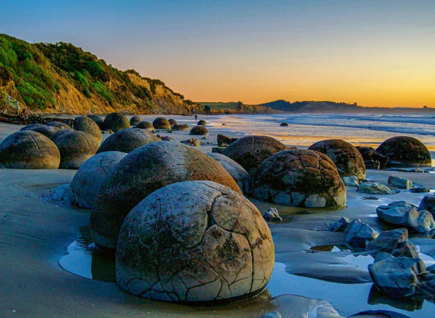 bãi biển koekohe, du lịch new zealand, những hòn đá ‘trứng rồng’ lạ mắt ở bãi biển koekohe
