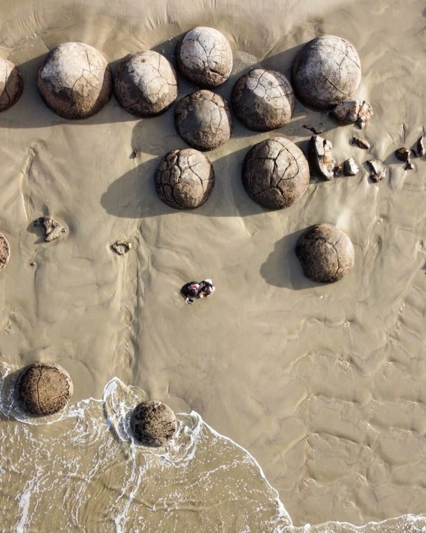 bãi biển koekohe, du lịch new zealand, những hòn đá ‘trứng rồng’ lạ mắt ở bãi biển koekohe