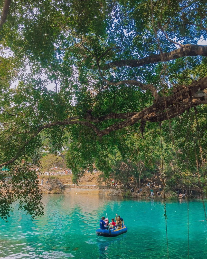 du lịch bali, du lịch indonesia, hồ nước đẹp, hồ telaga biru cicerem, khách sạn bali, telaga biru cicerem, mê mẩn với telaga biru cicerem – hồ cá chép trong xanh tại indonesia
