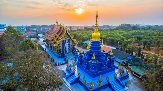 Ngôi chùa ‘hổ nhảy’ nhuộm màu xanh ở Thái Lan