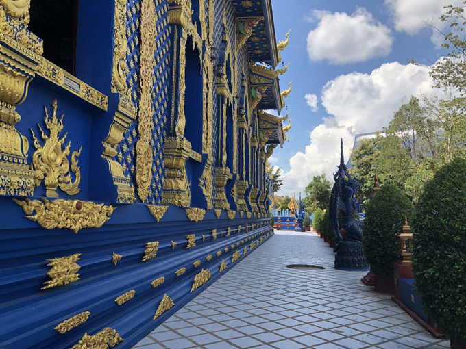 du lịch bangkok, du lịch chiang rai, khách sạn bangkok, ngôi chùa ‘hổ nhảy’ nhuộm màu xanh ở thái lan