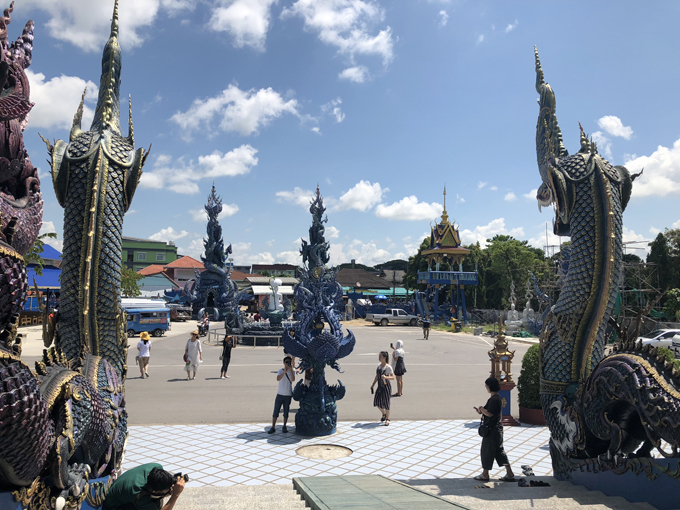 du lịch bangkok, du lịch chiang rai, khách sạn bangkok, ngôi chùa ‘hổ nhảy’ nhuộm màu xanh ở thái lan