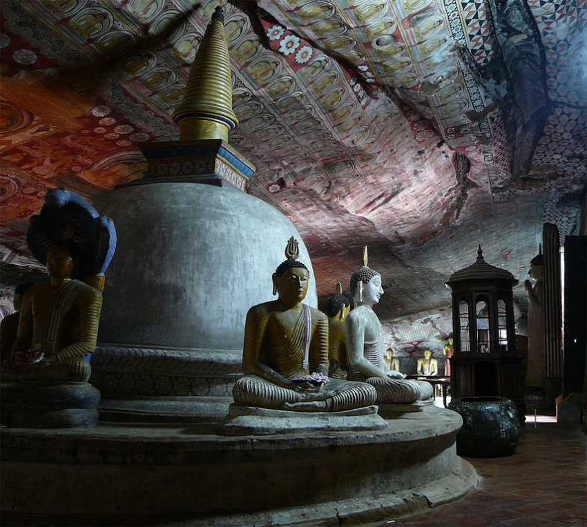 du lịch sri lanka, sri lanka, đền dambulla, đền dambulla sri lanka, khu đền nằm dưới khối đá khổng lồ