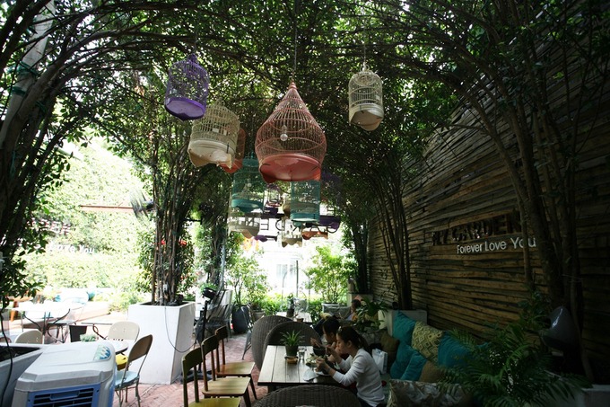 café fly garden, du lịch tp hcm, khách sạn tphcm, quán cà phê dưới vòm cây xanh